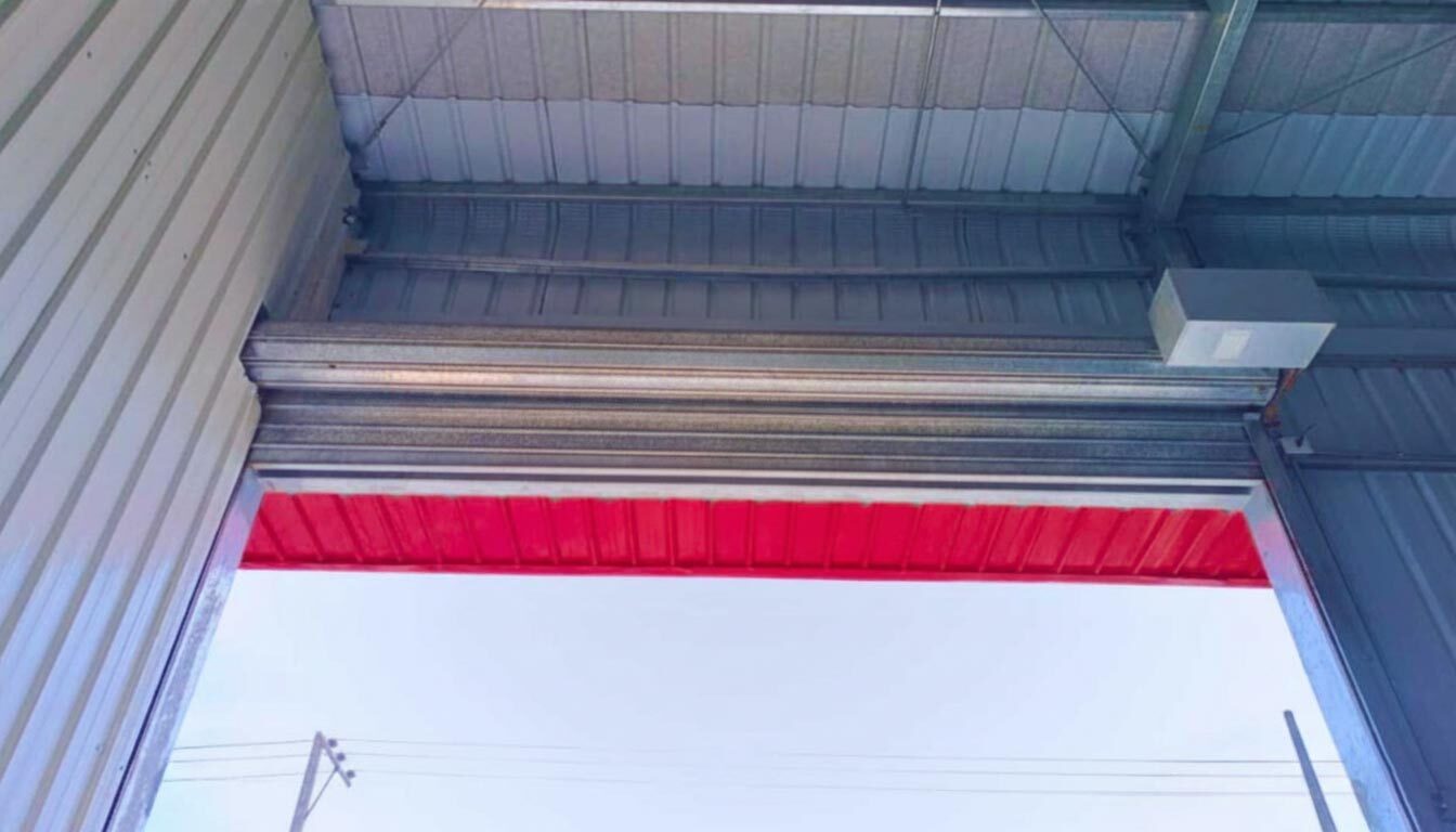 Bodega 3 con dos baños y espacio para local comercial en Coronel