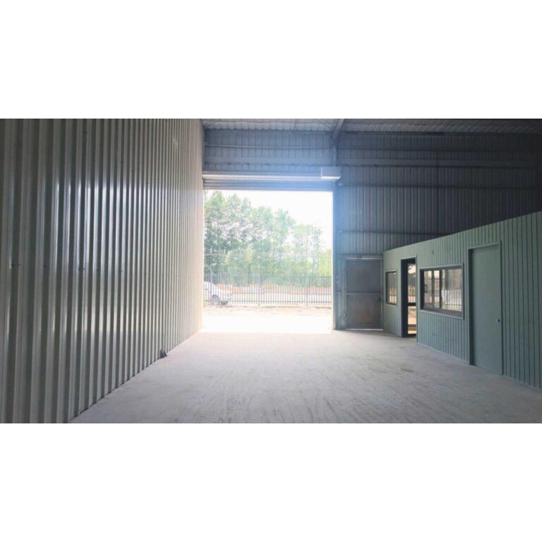 Bodega 2 con cortina metálica y acceso vehicular Ruta 160