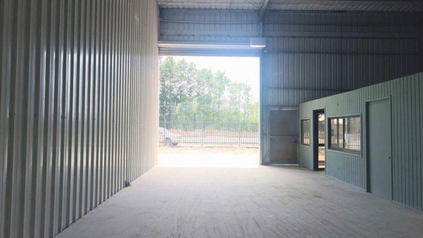 Bodega 2 con cortina metálica y acceso vehicular Ruta 160