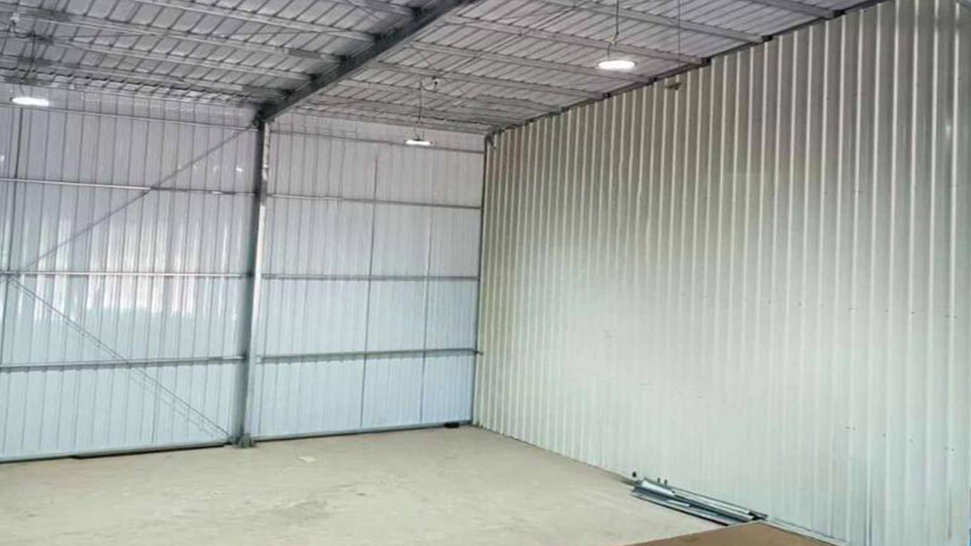 Bodega 1 en arriendo con oficina y kitchenette en Stripcenter La Posada